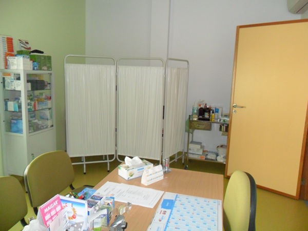 /fileuploads/Instalações%20e%20Equipamentos/Suites/_quintadascores_lar_de_idosos_residencia_senior_casa_de_repouso_gabinete_de_saúde.JPG
